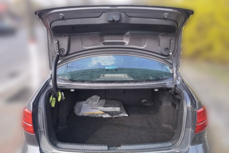 Used Volkswagen Sagitar 2015 1.6L Manual Comfort Model Trunk