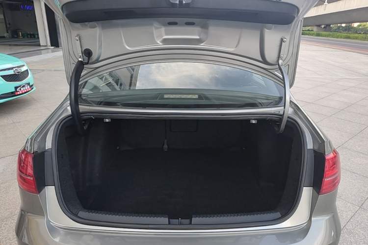 Used Volkswagen Sagitar 2015 1.6L Automatic Comfort Model Trunk