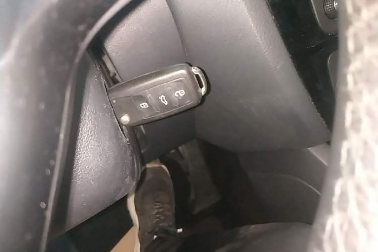 Used Volkswagen Sagitar 2015 230TSI Automatic Comfort Version Vehicle Key