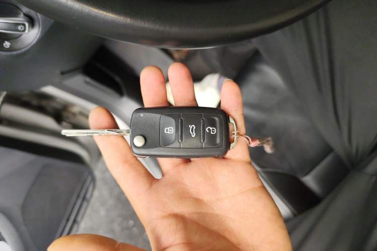 Used Volkswagen Sagitar 2015 230TSI Automatic Luxury Model Vehicle Key