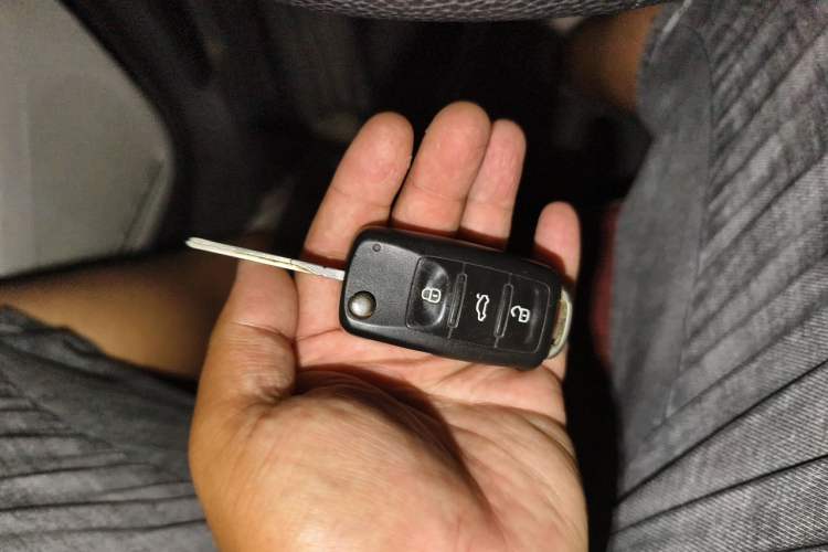 Used Volkswagen Sagitar 2015 1.6L Manual Comfort Model Vehicle Key