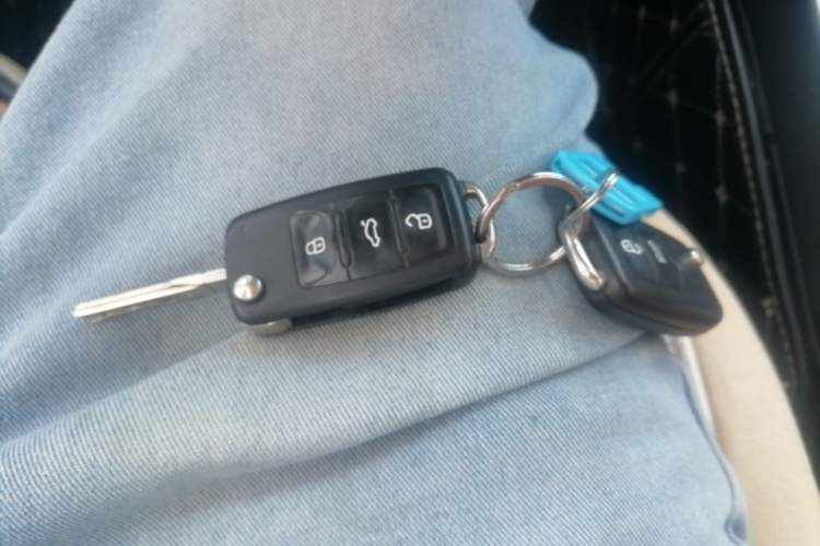 Used Volkswagen Sagitar 2015 1.6L Automatic Comfort Model Vehicle Key