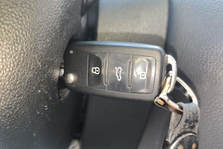 Used Volkswagen Sagitar 2015 1.6L Manual Comfort Model Vehicle Key