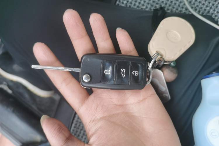 Used Volkswagen Sagitar 2015 1.6L Manual Comfort Model Vehicle Key