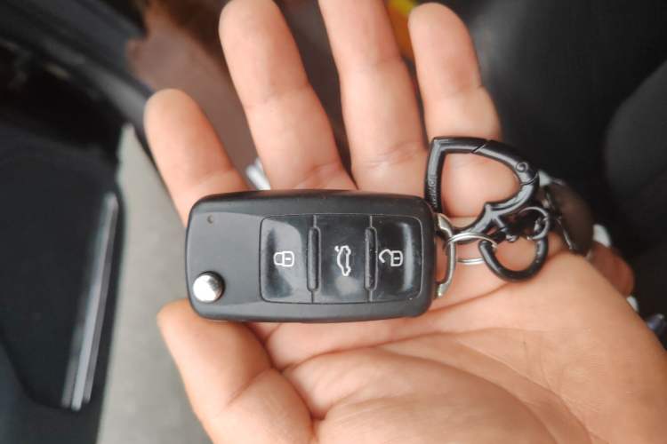 Used Volkswagen Sagitar 2015 230TSI Manual Luxury Edition Vehicle Key