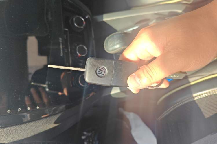 Used Volkswagen Sagitar 2015 230TSI Automatic Comfort Version Vehicle Key