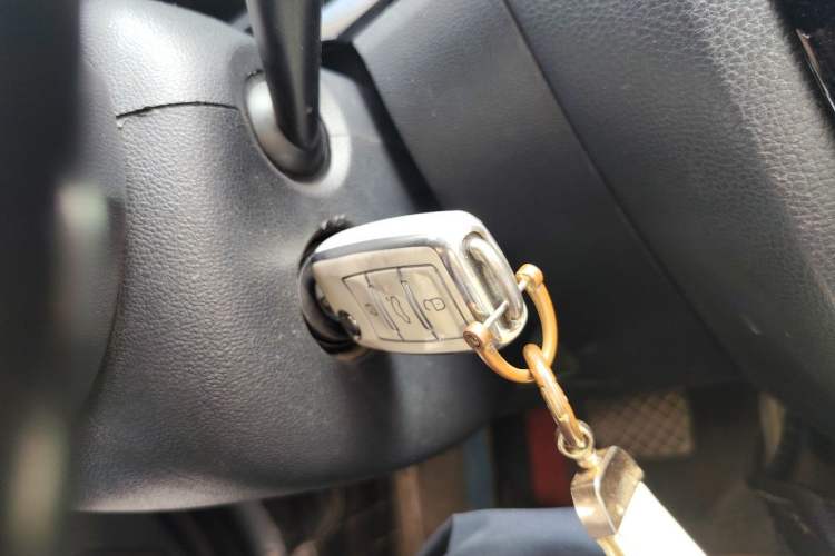 Used Volkswagen Sagitar 2015 230TSI Automatic Comfort Version Vehicle Key