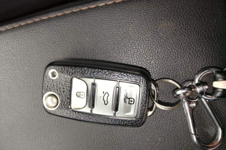 Used Volkswagen Sagitar 2015 230TSI Automatic Luxury Model Vehicle Key