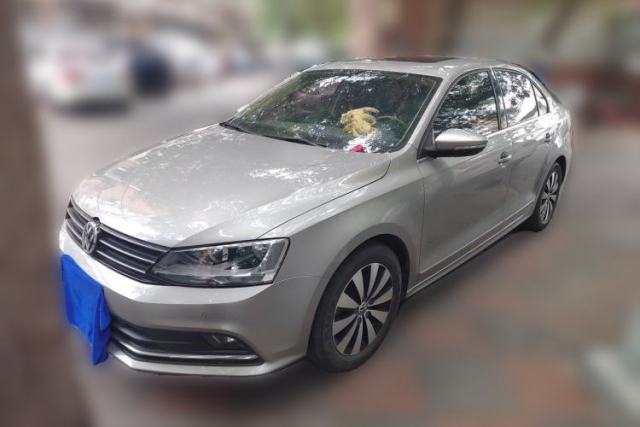 Używany Volkswagen Sagitar 2015 230TSI Automatic Luxury Model