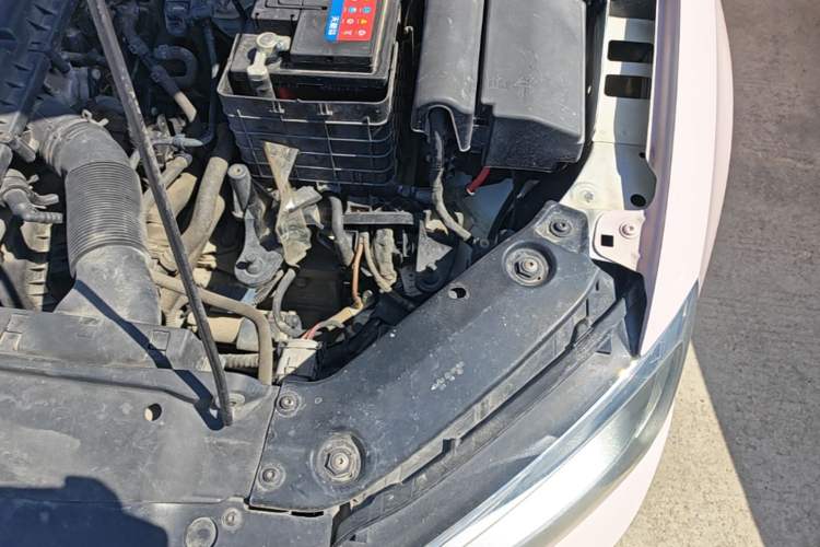 Used Volkswagen Sagitar 2015 1.6L Automatic Comfort Model Engine Bay Left