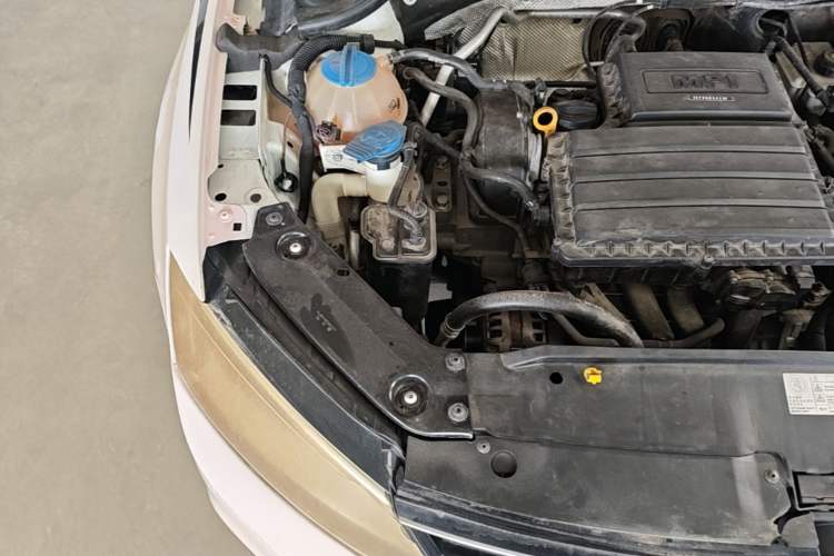 Used Volkswagen Sagitar 2015 1.6L Automatic Comfort Model Engine Bay Right