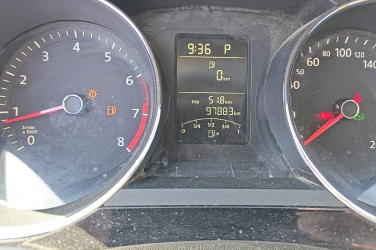 Used Volkswagen Sagitar 2015 1.6L Automatic Comfort Model Odometer Close Up