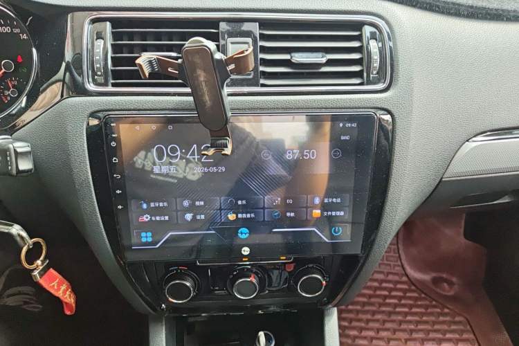 Used Volkswagen Sagitar 2015 230TSI Automatic Comfort Version Audio And AC Panel