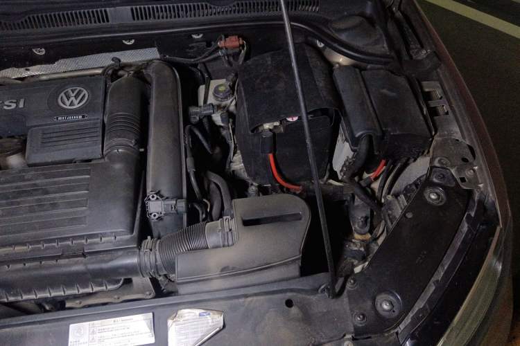 Used Volkswagen Sagitar 2015 230TSI Automatic Luxury Model Engine Bay Left