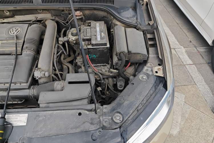 Used Volkswagen Sagitar 2015 230TSI Automatic Comfort Version Engine Bay Left