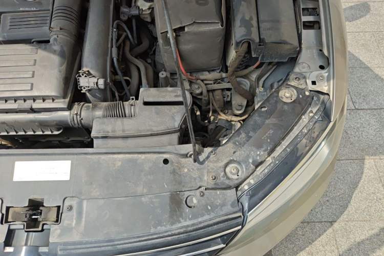 Used Volkswagen Sagitar 2015 230TSI Automatic Comfort Version Engine Bay Left