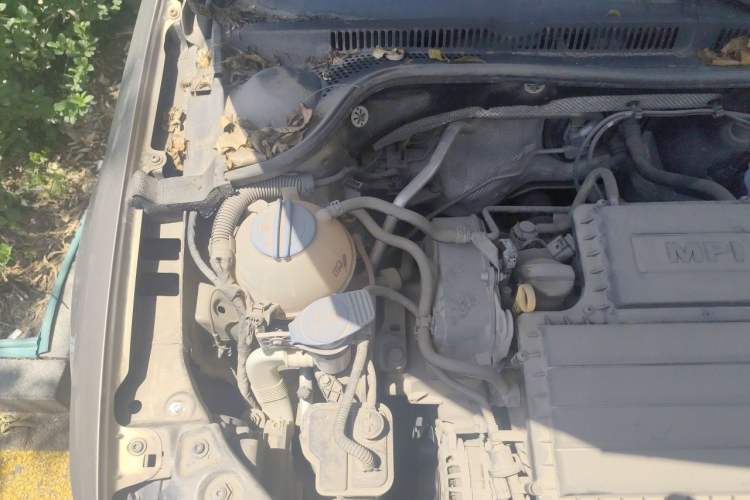 Used Volkswagen Sagitar 2015 1.6L Automatic Comfort Model Engine Bay Right