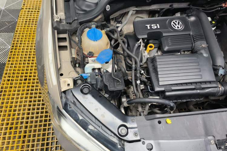 Used Volkswagen Sagitar 2015 230TSI Automatic Comfort Version Engine Bay Right