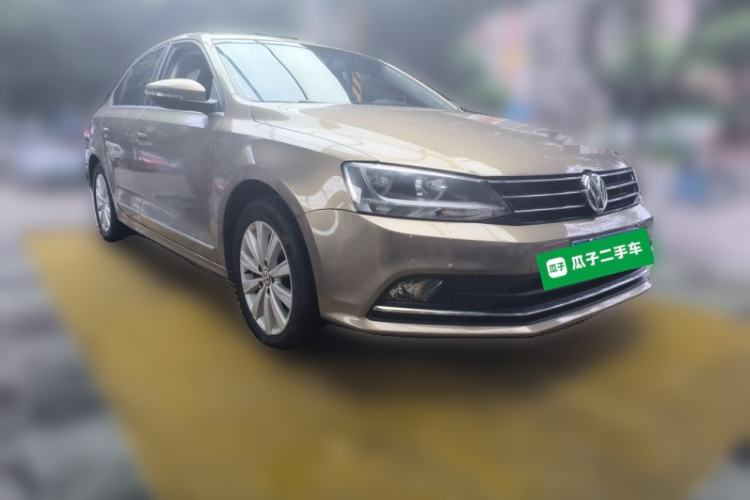 Used Volkswagen Sagitar 2015 230TSI Automatic Comfort Version Front Right 45 Deg