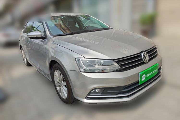 Used Volkswagen Sagitar 2015 230TSI Automatic Comfort Version Front Right 45 Deg