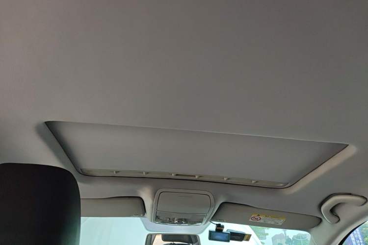 Used Volkswagen Sagitar 2015 230TSI Automatic Comfort Version Headliner