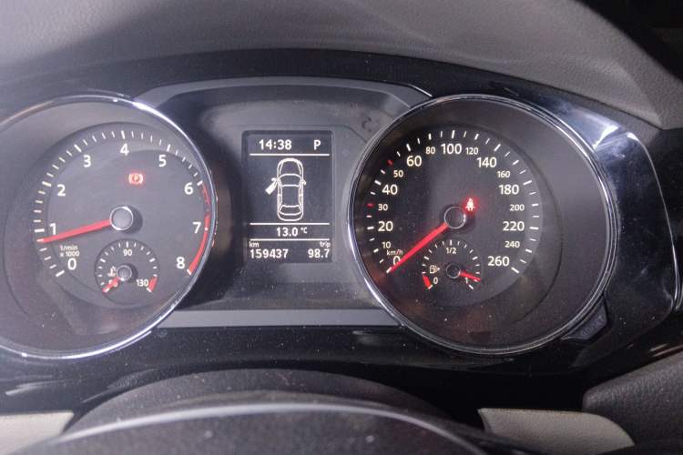 Used Volkswagen Sagitar 2015 230TSI Automatic Luxury Model Instrument Cluster