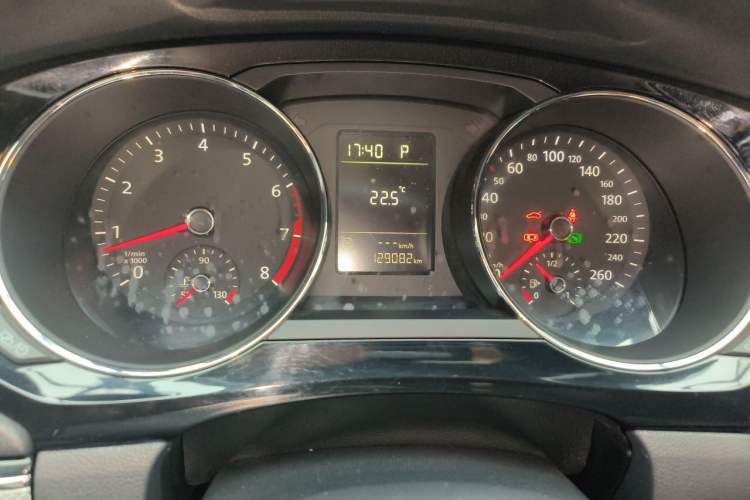 Used Volkswagen Sagitar 2015 230TSI Automatic Comfort Version Instrument Cluster