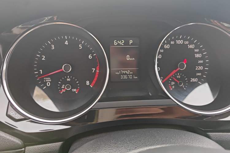 Used Volkswagen Sagitar 2015 230TSI Automatic Comfort Version Instrument Cluster