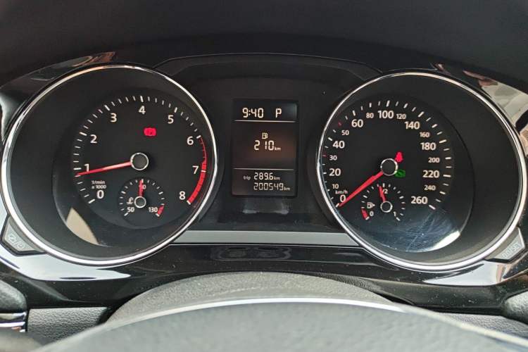 Used Volkswagen Sagitar 2015 230TSI Automatic Comfort Version Instrument Cluster