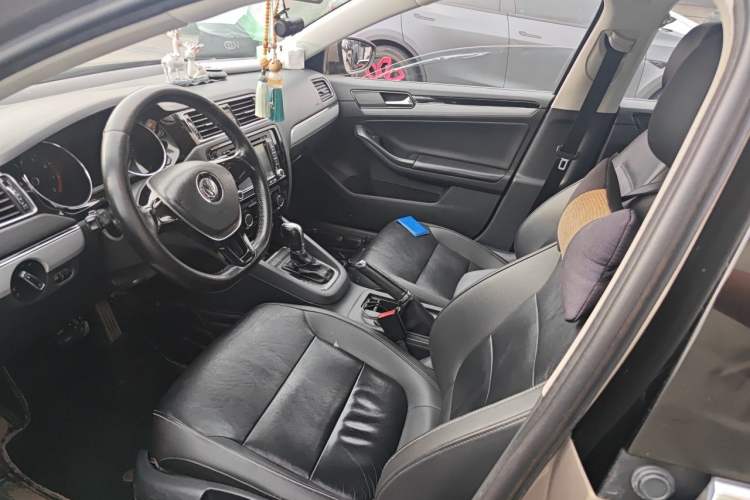 Used Volkswagen Sagitar 2015 230TSI Automatic Comfort Version Left Front Seat