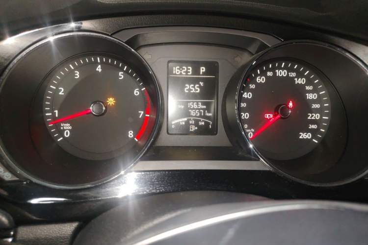 Used Volkswagen Sagitar 2015 1.6L Automatic Comfort Model Odometer Close Up