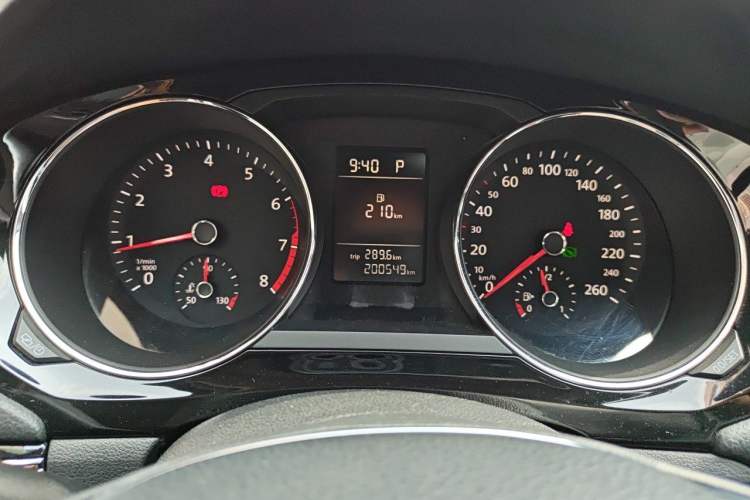 Used Volkswagen Sagitar 2015 230TSI Automatic Comfort Version Odometer Close Up