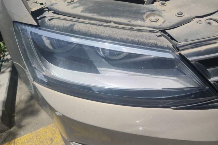 Used Volkswagen Sagitar 2015 1.6L Automatic Comfort Model Right Front Headlight
