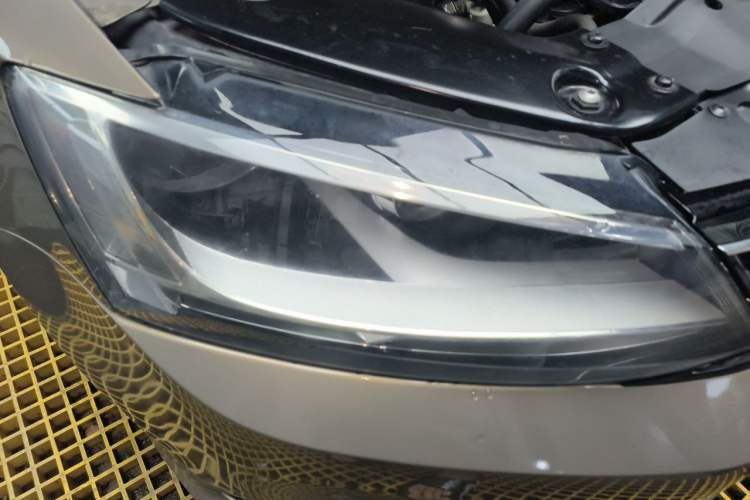 Used Volkswagen Sagitar 2015 230TSI Automatic Comfort Version Right Front Headlight