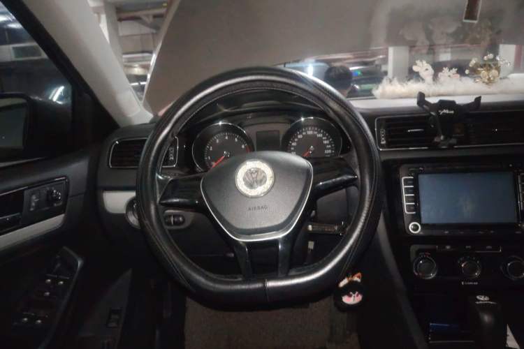 Used Volkswagen Sagitar 2015 1.6L Automatic Comfort Model Steering Wheel
