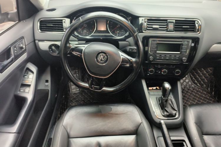 Used Volkswagen Sagitar 2015 230TSI Automatic Comfort Version Steering Wheel