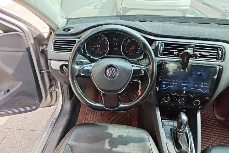 Used Volkswagen Sagitar 2015 230TSI Automatic Comfort Version Steering Wheel