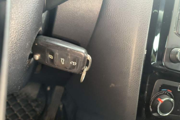 Used Volkswagen Sagitar 2015 230TSI Automatic Comfort Version Vehicle Key