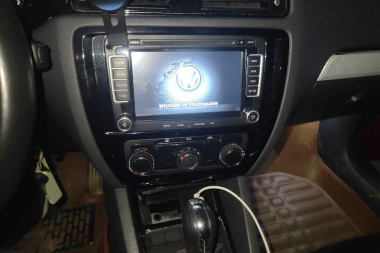 Used Volkswagen Sagitar 2015 230TSI Automatic Comfort Version Audio And AC Panel