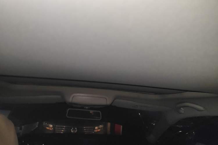 Used Volkswagen Sagitar 2015 230TSI Automatic Comfort Version Headliner