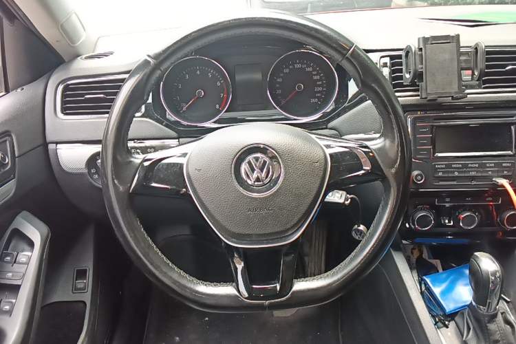 Used Volkswagen Sagitar 2015 1.6L Automatic Comfort Model Steering Wheel
