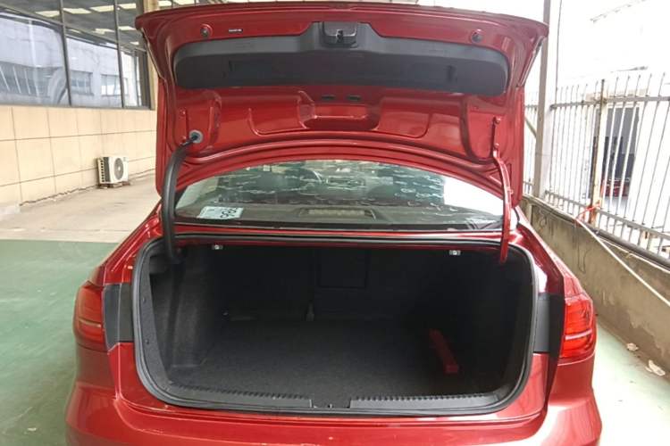 Used Volkswagen Sagitar 2015 1.6L Automatic Comfort Model Trunk
