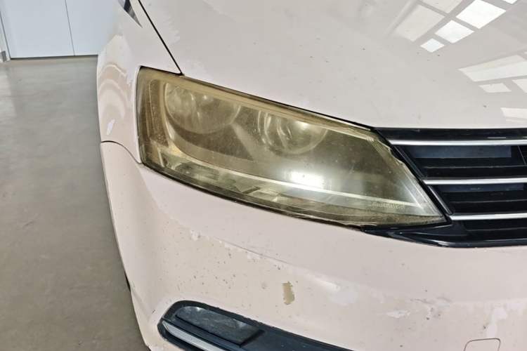 Used Volkswagen Sagitar 2015 1.6L Automatic Comfort Model Right Front Headlight
