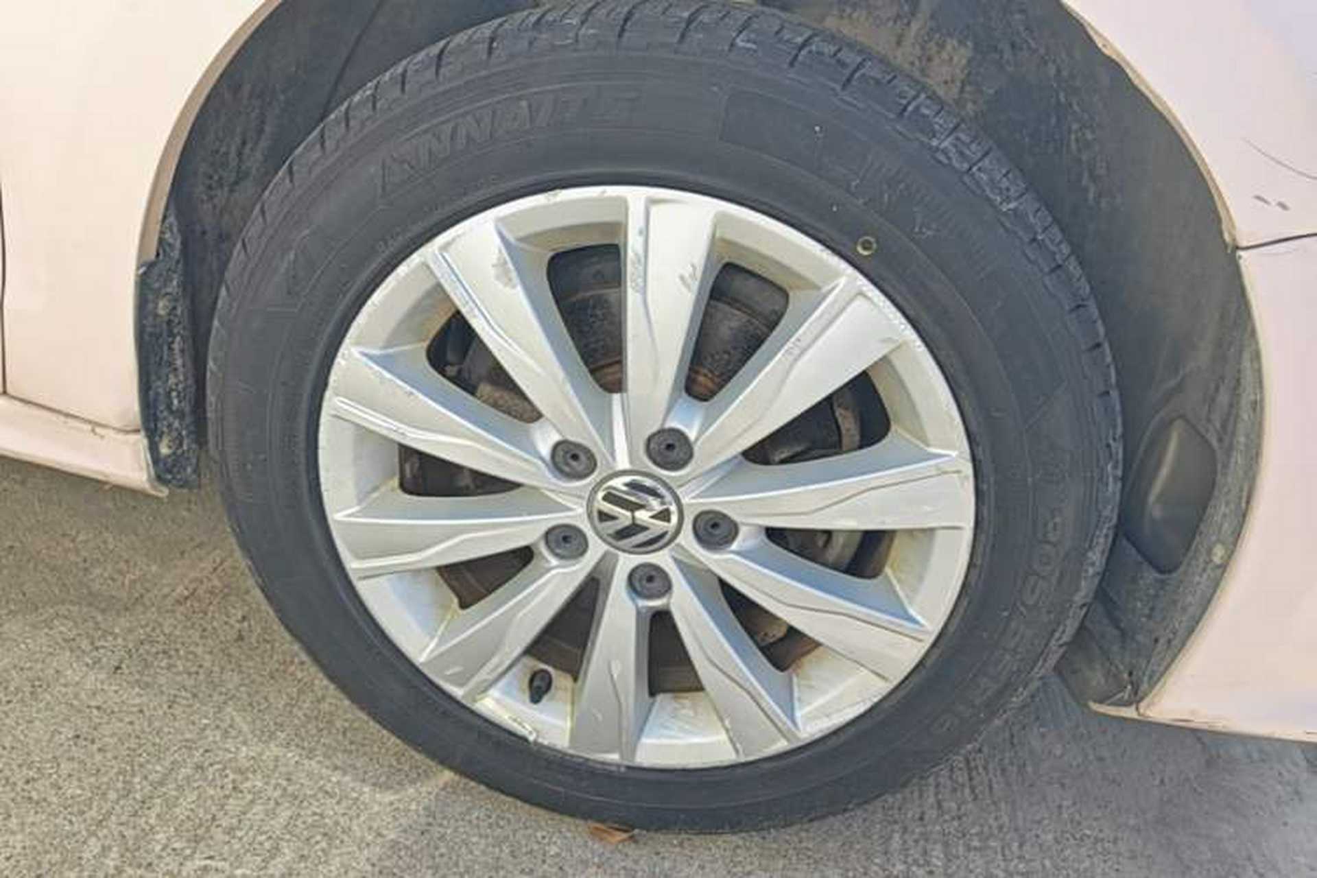 Used Volkswagen Sagitar 2015 1.6L Automatic Comfort Model Right Front Wheel Hub