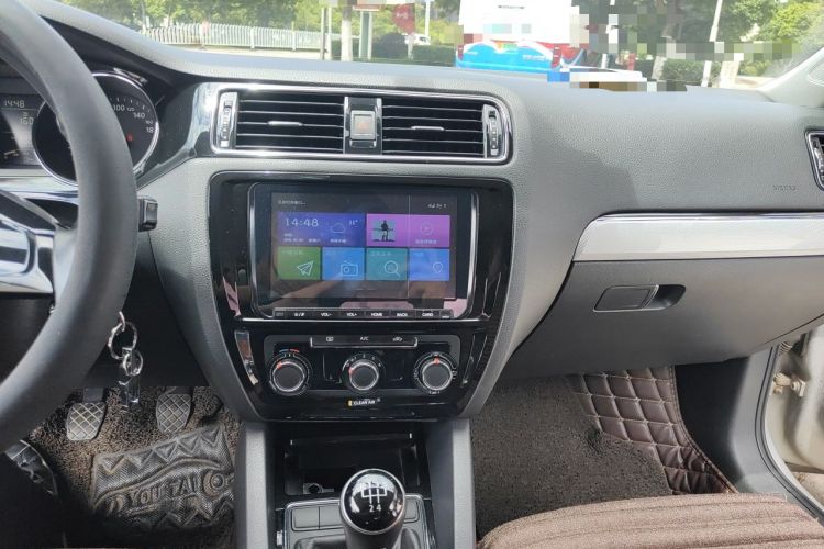 Used Volkswagen Sagitar 2015 1.6L Manual Comfort Model Audio And AC Panel