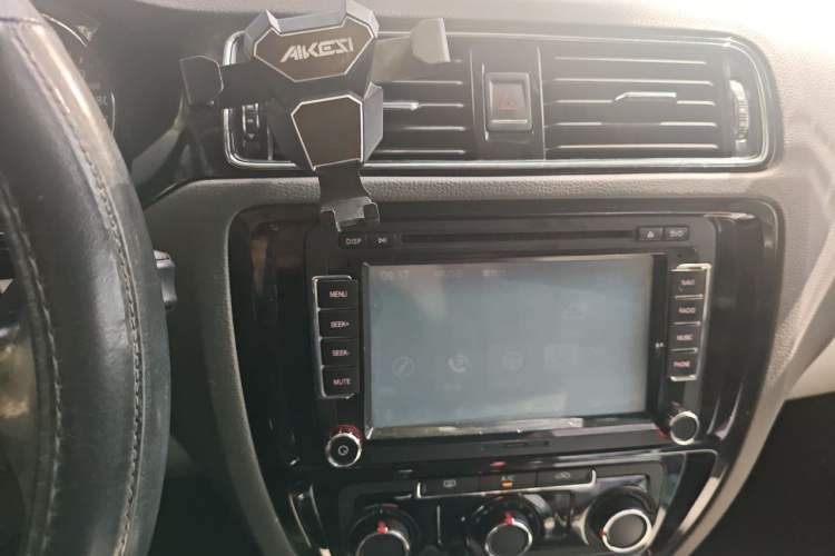 Used Volkswagen Sagitar 2015 230TSI Automatic Comfort Version Audio And AC Panel