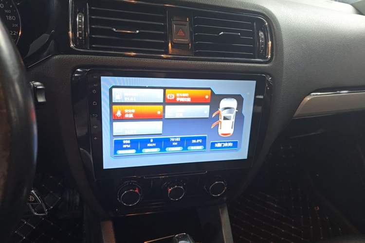 Used Volkswagen Sagitar 2015 1.6L Automatic Comfort Model Audio And AC Panel