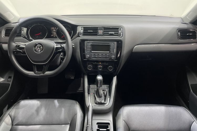 Used Volkswagen Sagitar 2015 1.6L Automatic Comfort Model Audio And AC Panel
