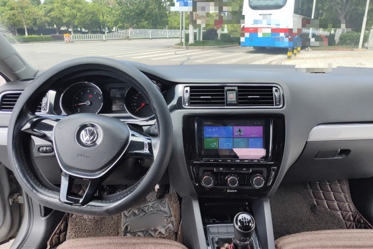 Used Volkswagen Sagitar 2015 1.6L Manual Comfort Model Center Console