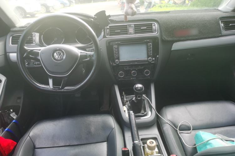 Used Volkswagen Sagitar 2015 1.6L Manual Comfort Model Center Console